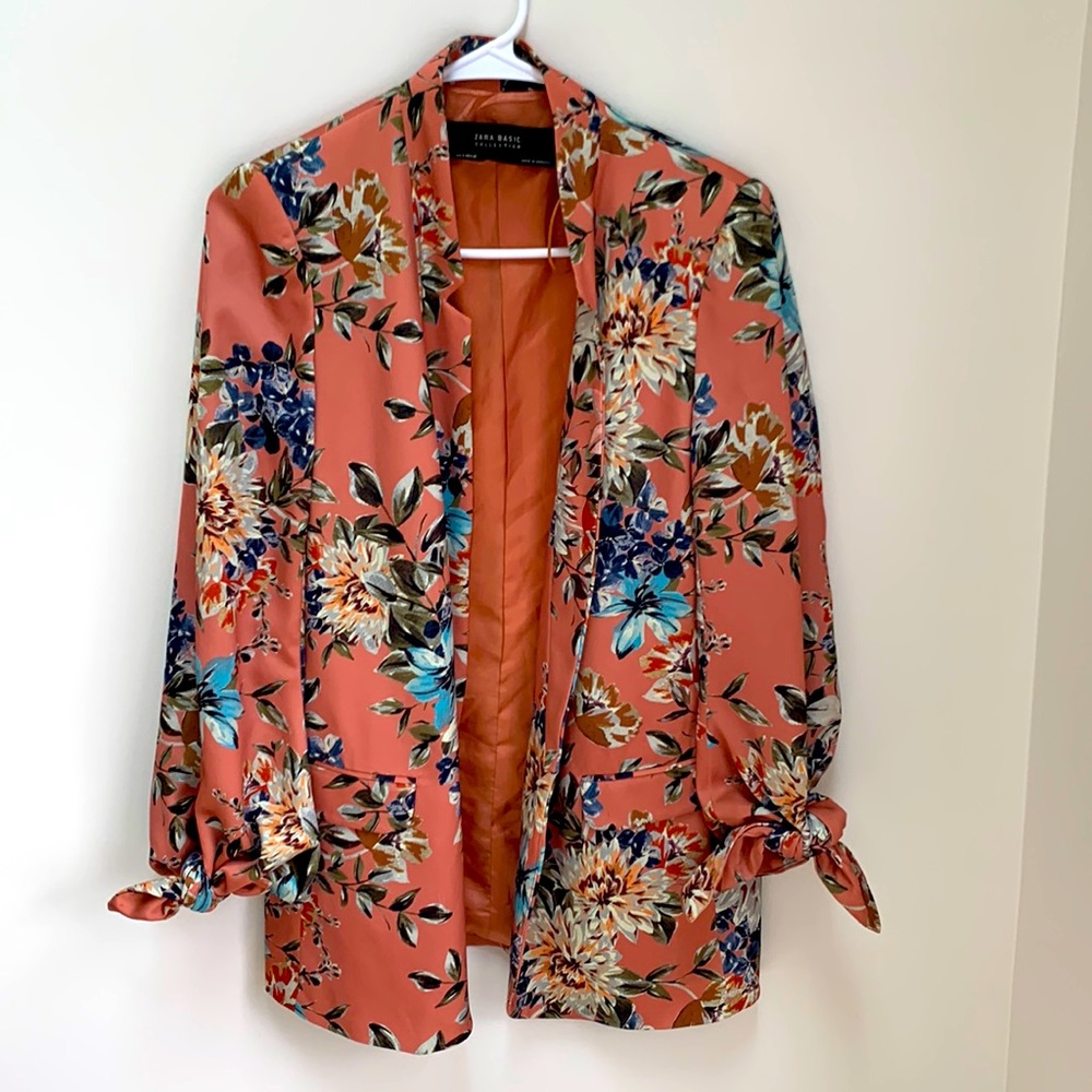 Floral blazer with shoulder pads
